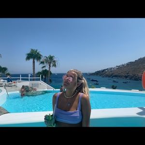 Meet your Posher, Isa